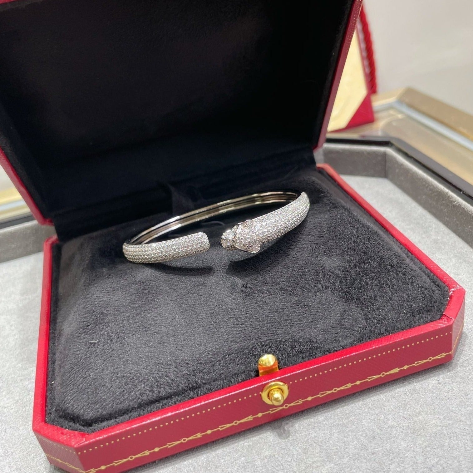 CARTIER PANTHERE FULL DIAMOND OPEN BRACELET